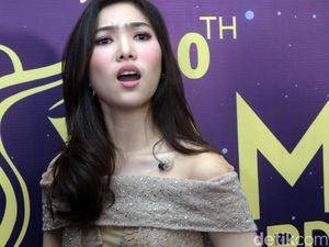 Ekspresi Lucu Isyana Sarasvati, Kenapa?