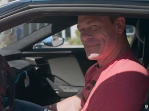 Naik Ford GT 2017, John Cena Kesulitan Masuknya