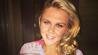 Yang ini adalah Kattie Goodland. Dia baru saja dilamar oleh penyerang Tottenham Hotspur, Harry Kane, pada bulan Juli lalu. (Foto: dok. Instagram)