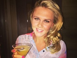 Yang ini adalah Kattie Goodland. Dia baru saja dilamar oleh penyerang Tottenham Hotspur, Harry Kane, pada bulan Juli lalu. (Foto: dok. Instagram)
