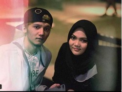 Giliran Kembaran Bicara soal Rina Nose yang Dihujat Lepas Hijab