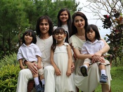 Vino G Bastian Dilirik Perankan Chrisye setelah Tampil di Warkop DKI Reborn