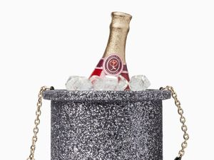 Kate Spade Rilis Tas Unik Berbentuk Bucket Champagne Kate Spade Rilis Tas Unik Berbentuk Bucket Champagne