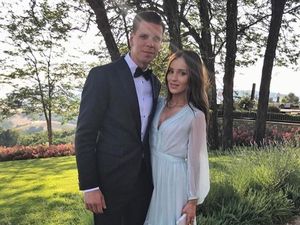 Szczesny Urun Lirik Lagu di Album Istri