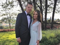 Szczesny Urun Lirik Lagu di Album Istri