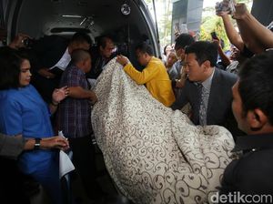 Video: Keriuhan dan Penjagaan Ketat saat Novanto Tiba di RSCM