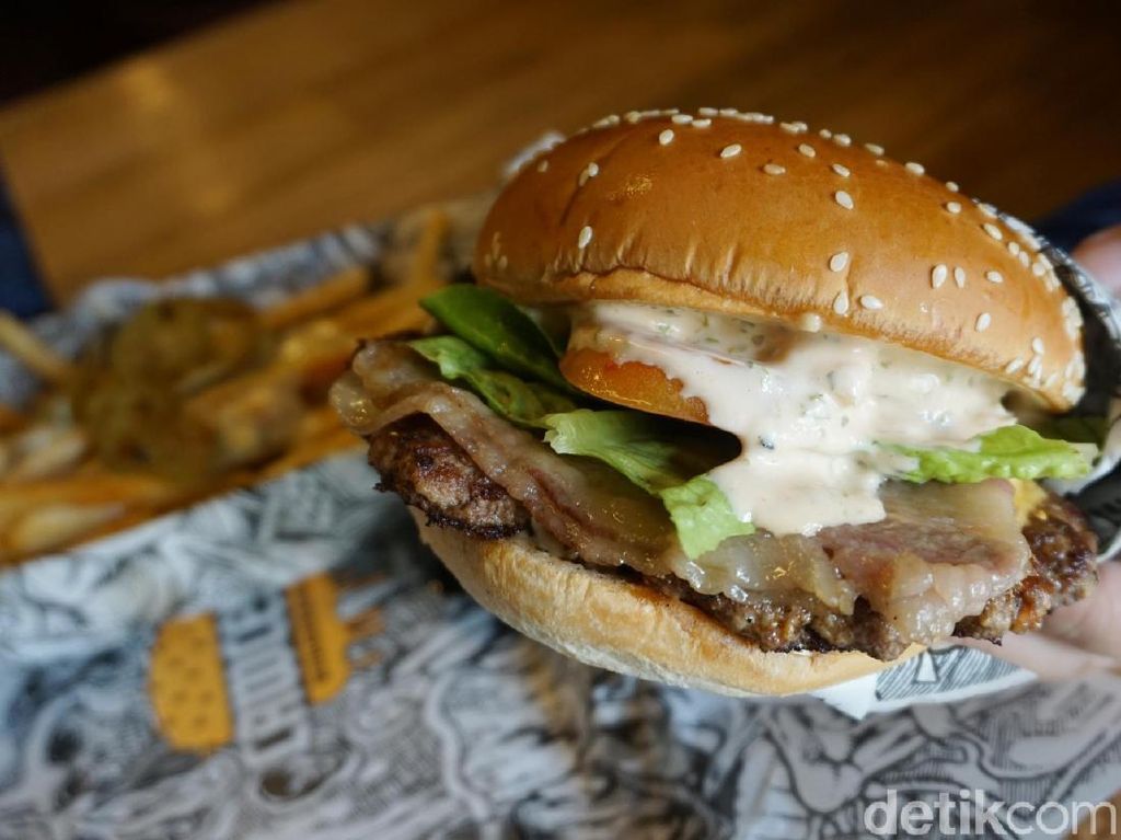 Ngemil Apa Malam Ini, Bagaimana Kalau Cheese Burger di 5 Tempat Ini? Ngemil Apa Malam Ini, Bagaimana Kalau Cheese Burger di 5 Tempat Ini?