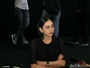 Sebelum Main dalam Filmnya, Aura Kasih adalah Pembaca Keluarga Tak Kasat Mata