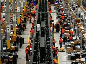 Melongok Kesibukan Gudang Raksasa Amazon Jelang Pesta Diskon