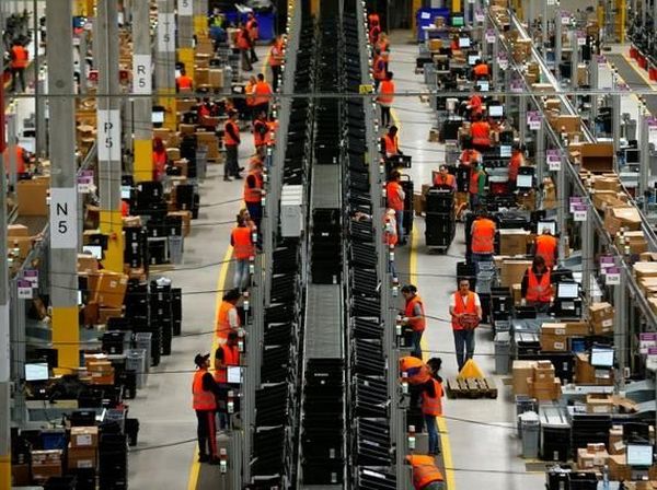 Melongok Kesibukan Gudang Raksasa Amazon Jelang Pesta Diskon