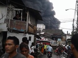 Sudah 2 Jam, Kebakaran di Pabrik Kimia di Tangerang Belum Padam