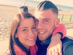 Toby Alderweireld juga mempunyai pacar yang menarik hati. Cewek yang berhasil mencuri hati bek Spurs itu adalah Shani van Mieghem. (Foto: dok. Instagram)