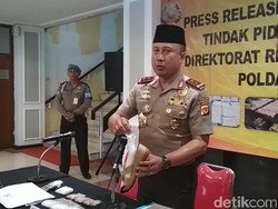 Polda Jabar Ciduk Dua Wanita Penyelundup Sabu Dalam Sandal