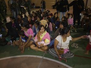 Warga Disandera KKB Dievakuasi Jalan Kaki, Tak Ada yang Luka