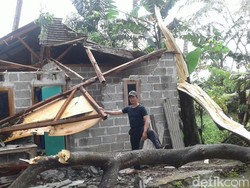 Sekolah dan Belasan Rumah di Tangerang Rusak Terkena Puting Beliung