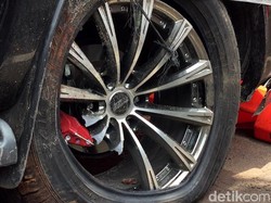 Mobil Nabrak Tiang, Bisa Klaim Asuransi Enggak Ya?