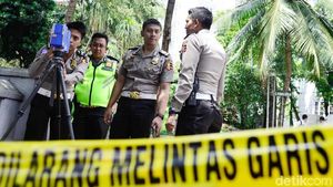 Polisi Olah TKP Kecelakaan Mobil Setya Novanto