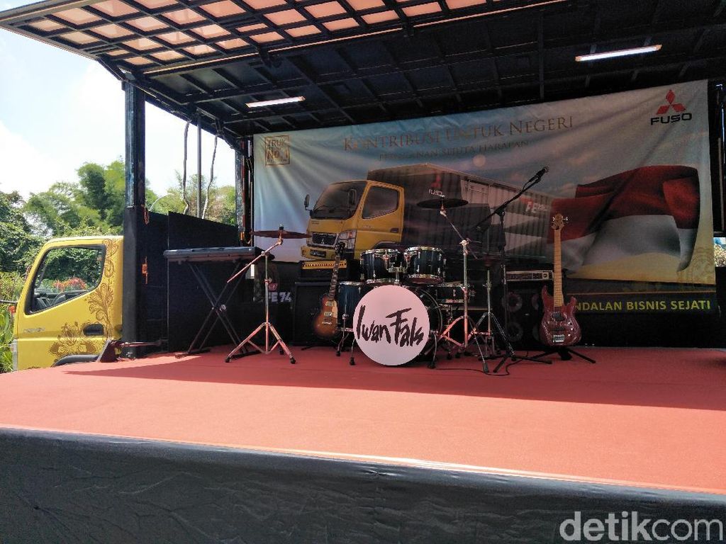 Meski Hujan, Roadshow Iwan Fals Akan Tetap Jalan Meski Hujan, Roadshow Iwan Fals Akan Tetap Jalan