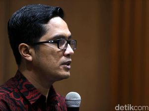 Bupati Buton Selatan yang Kena OTT KPK Dibawa ke Jakarta Besok Bupati Buton Selatan yang Kena OTT KPK Dibawa ke Jakarta Besok