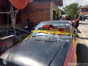 Remaja 16 Tahun Otaki Perusakan Rumah Warga di Sukabumi Remaja 16 Tahun Otaki Perusakan Rumah Warga di Sukabumi