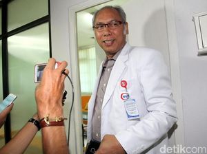 Selain Kantor Fredrich, KPK Juga Geledah Apartemen Dokter Bimanesh Selain Kantor Fredrich, KPK Juga Geledah Apartemen Dokter Bimanesh