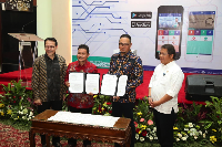 BPJS Kesehatan dan Kementerian Kominfo melakukan penandatanganan MoU tentang Kerja Sama dalam Mendukung Penyelenggaraan Sistem dan Teknologi Informasi pada program JKN-KIS (Foto: dok. BPJS Kesehatan)