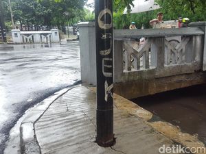Pemda DKI: Kalau Tiang Ditabrak Mobil Harusnya Lampunya Jatuh