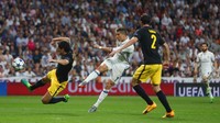 Cristiano Ronaldo kembali mencetak hat-trick ke gawang Atletico Madrid, saat Real Madrid menang 3-0 di leg pertama semifinal Liga Champions 2016/2017 yang berlangsung di Santiago Bernabeu, 3 Mei 2017 lalu. (Foto: Lars Baron/Getty Images)