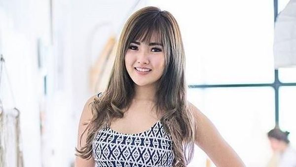 Pesona Astrid Ellena, Mirip Boneka Barbie di Usia 30 Tahun