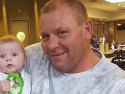 Luka di Jari Membuat Pekerja Ini Terkena Bakteri Pemakan Daging