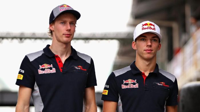 Pierre Gasley (kanan) dan Brendon Hartley membalap untuk Toro Rosso di animo 2018. Foto: Mark Thompson/Getty Images Pierre Gasley (kanan) dan Brendon Hartley membalap untuk Toro Rosso di animo 2018. Foto: Mark Thompson/Getty Images