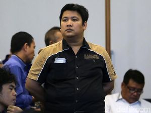 Hilman Tersangka Kecelakaan Novanto Wajib Lapor Pagi Ini Hilman Tersangka Kecelakaan Novanto Wajib Lapor Pagi Ini