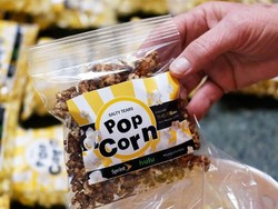 Asyiknya! Kini Bisa Nonton Sambil Ngemil Popcorn Rasa Air Mata Hingga Bawang Putih!