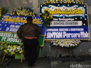 Rumah Duka Danang Baskoro Banjir Karangan Bunga Rumah Duka Danang Baskoro Banjir Karangan Bunga