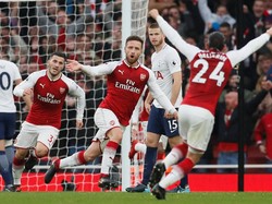 Gol Mustafi tentu saja disambut dengan suka cita oleh seluruh penggawan Arsenal dan para pendukungnya di Emirates. Foto: David Klein/Reuters