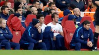 Tak tampil maksimal, Kane dan Alli pada akhirnya sama-sama ditarik keluar sebelum pertandingan usai. Foto: Paul Childs/Action Images via Reuters