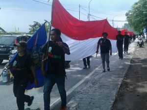 Kirab Bendera Ramaikan Gerak Jalan Perjuangan Mojosuro
