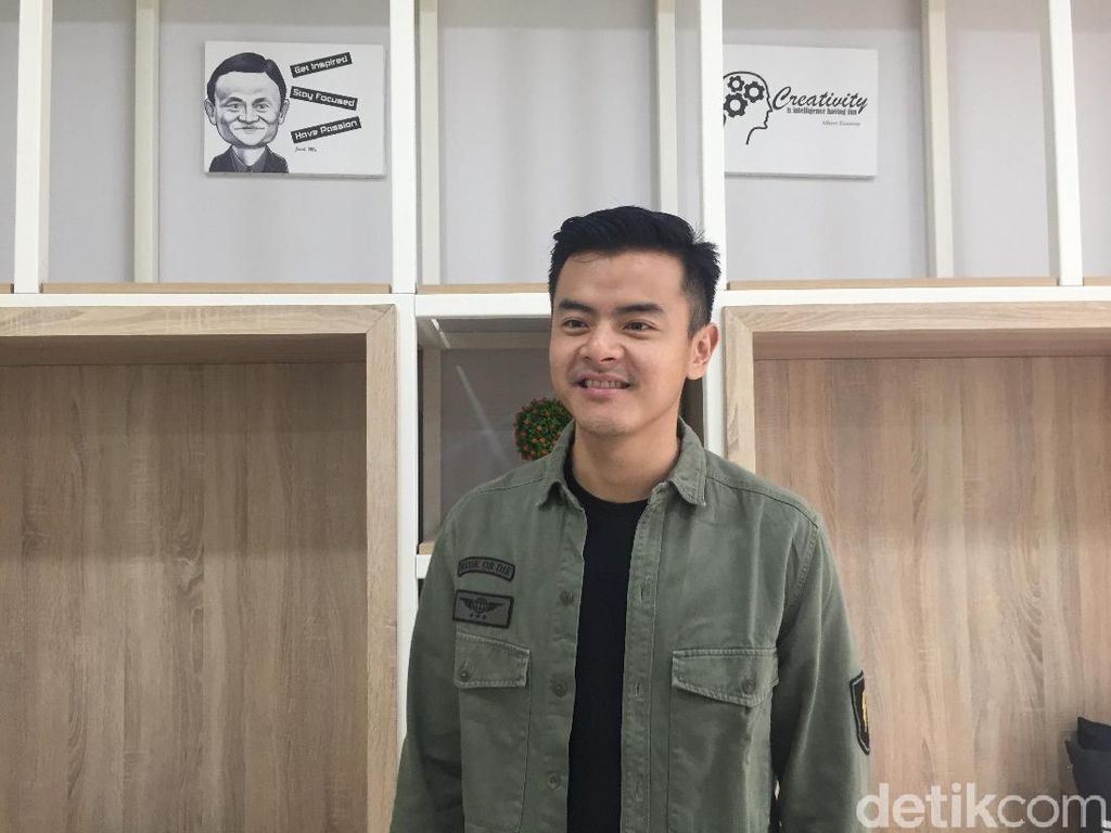 Dion Wiyoko Buka Bisnis Toko Kue Bersama Istri Dion Wiyoko Buka Bisnis Toko Kue Bersama Istri