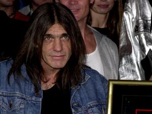 Brian Johnson pada Malcolm Young AC/DC: 32 Tahun Kita Berdiri Berdampingan di Panggung Brian Johnson pada Malcolm Young AC/DC: 32 Tahun Kita Berdiri Berdampingan di Panggung