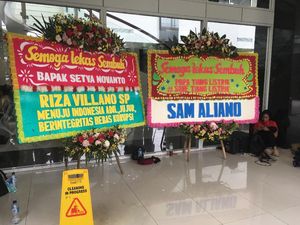 Karangan Bunga Bernada Satire Dikirim untuk Setya Novanto Karangan Bunga Bernada Satire Dikirim untuk Setya Novanto