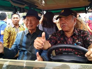 Naik Mobil Golf, Menteri Budi dan Basuki Cek Rumah Subsidi