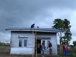 110 Lampu Tenaga Matahari Terangi Desa Sori Tatanga NTB