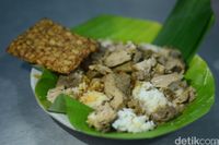 Kalau Ada di Pati, Jangan Lupa Jajan Nasi Gandul Plus Es Kawista Segar