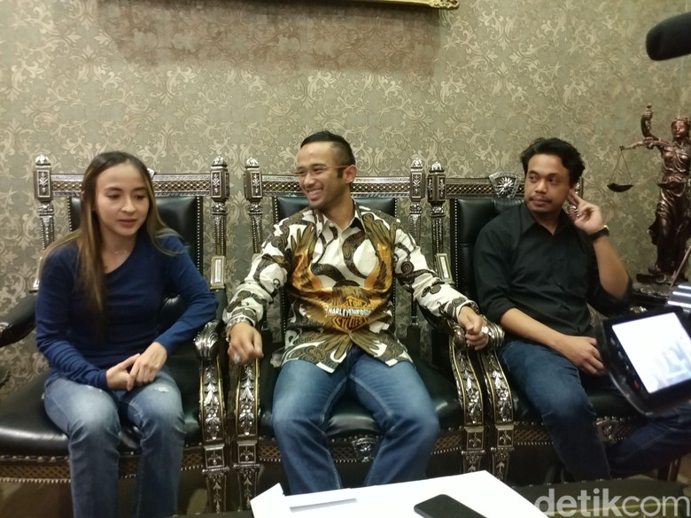 Muncul ke Publik, Pemberi Anggur Merah ke Kuda Nil Minta Maaf