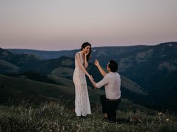 Lamaran Unik Sepanjang 2017, Pakai Batu Meteor 33 Ton Hingga 25 iPhone X