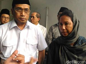 Budi Karya dan Rini Soemarno Sambangi Rumah Duka Danang Baskoro Budi Karya dan Rini Soemarno Sambangi Rumah Duka Danang Baskoro