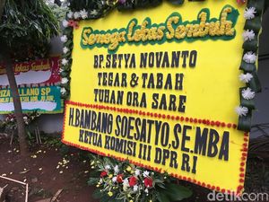Ada Karangan Bunga atas Nama Bamsoet untuk Novanto: Tuhan Ora Sare