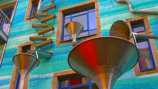 Rumah Ini Bisa Bernyanyi Saat Hujan