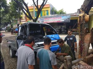 Sopir Pikap Terjepit Akibat Tabrak Truk di Sukabumi