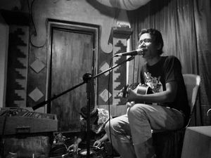 Kocak! Viral Lagu RIP Tiang Listrik